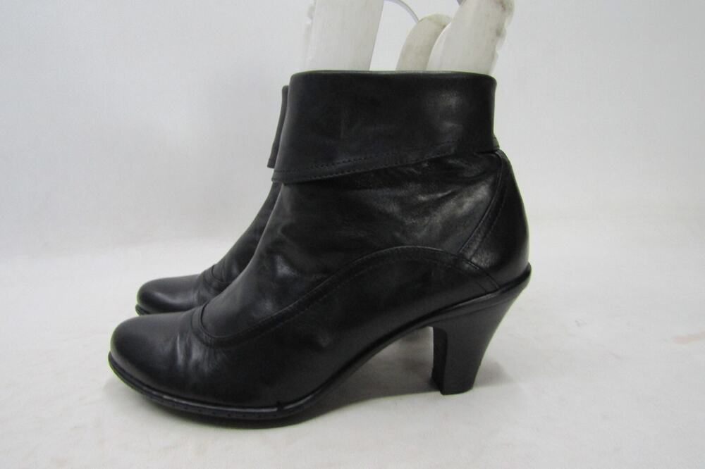 SOFFT Womens Size 7 M Black Leather Zip Ankle Fashion Boots
